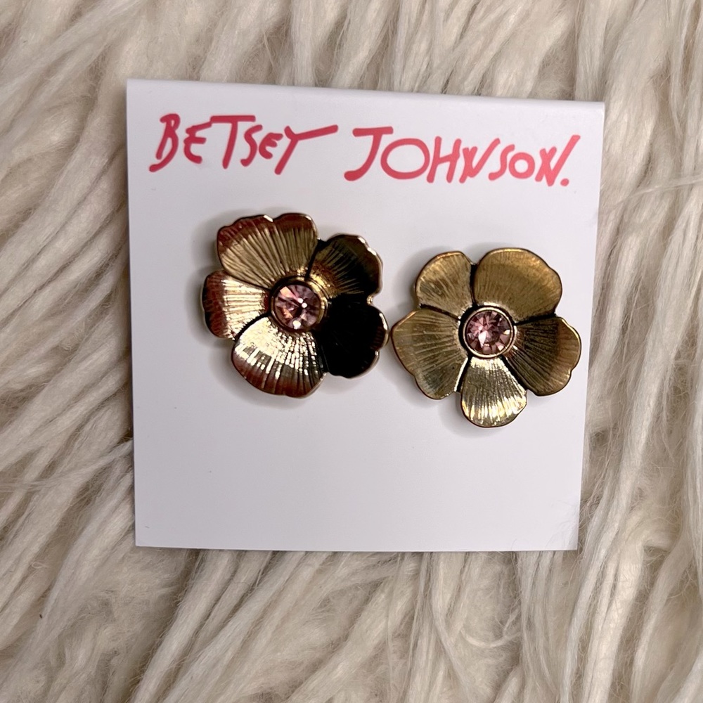 Betsy Johnson Gold Flower Stud Earrings- never worn